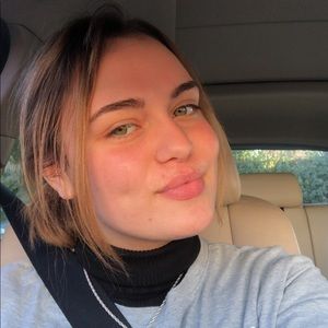 Meet your Posher, Makayla